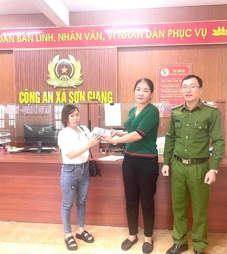 Xác minh, trả lại hơn 400 triệu đồng chuyển nhầm 